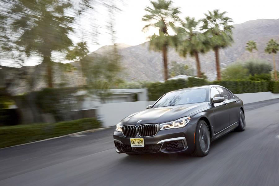  BMW M760i xDrive 2017 года  (NA) (фото 24 из 154)